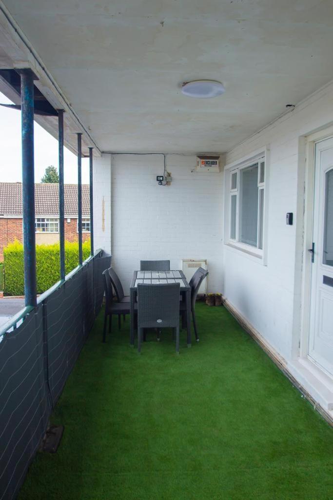 Hilltop Place Suites Near Doncaster Racecourse Room photo